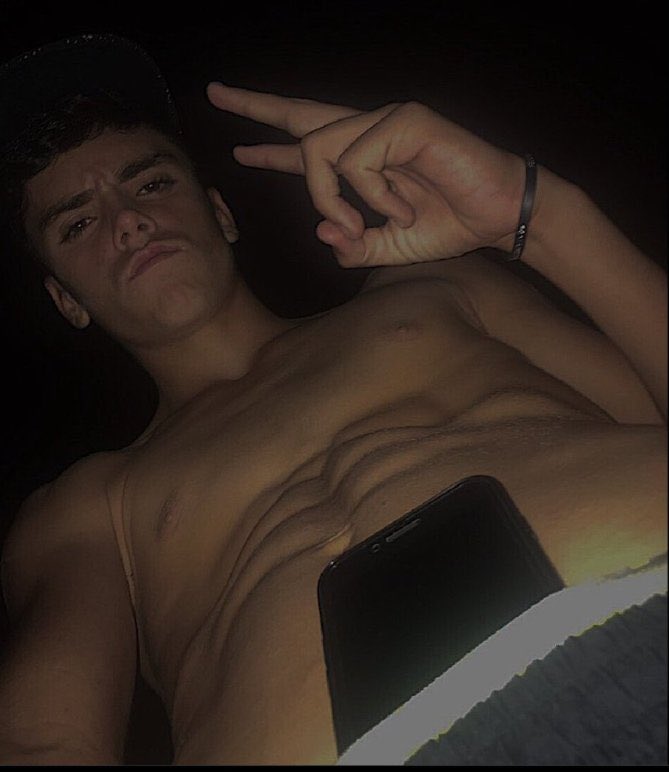 ruelhoran's tweet photo. estarei mandando foto do cacete a todos que curtirem esse post 😈😈🌚🌚
#PINTOAWARD #Pintoawards #PINTOAWARSD https://t.co/tfi3Qg2POd