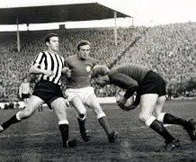 AndyThomas1881's tweet image. Manager: Willie ‘Iam’ McFaul

A Joe Harvey signing- after he played for Linfield v nufc in a friendly at SJP &amp;amp; conceded 7!😲

387apps 1🏆 (3 if including Anglo-Italian &amp;amp; Texaco cup!)

As manager - signed the 1st Brazilian in 🏴󠁧󠁢󠁥󠁮󠁧󠁿 football

22years at nufc - as Gk,coach and manager