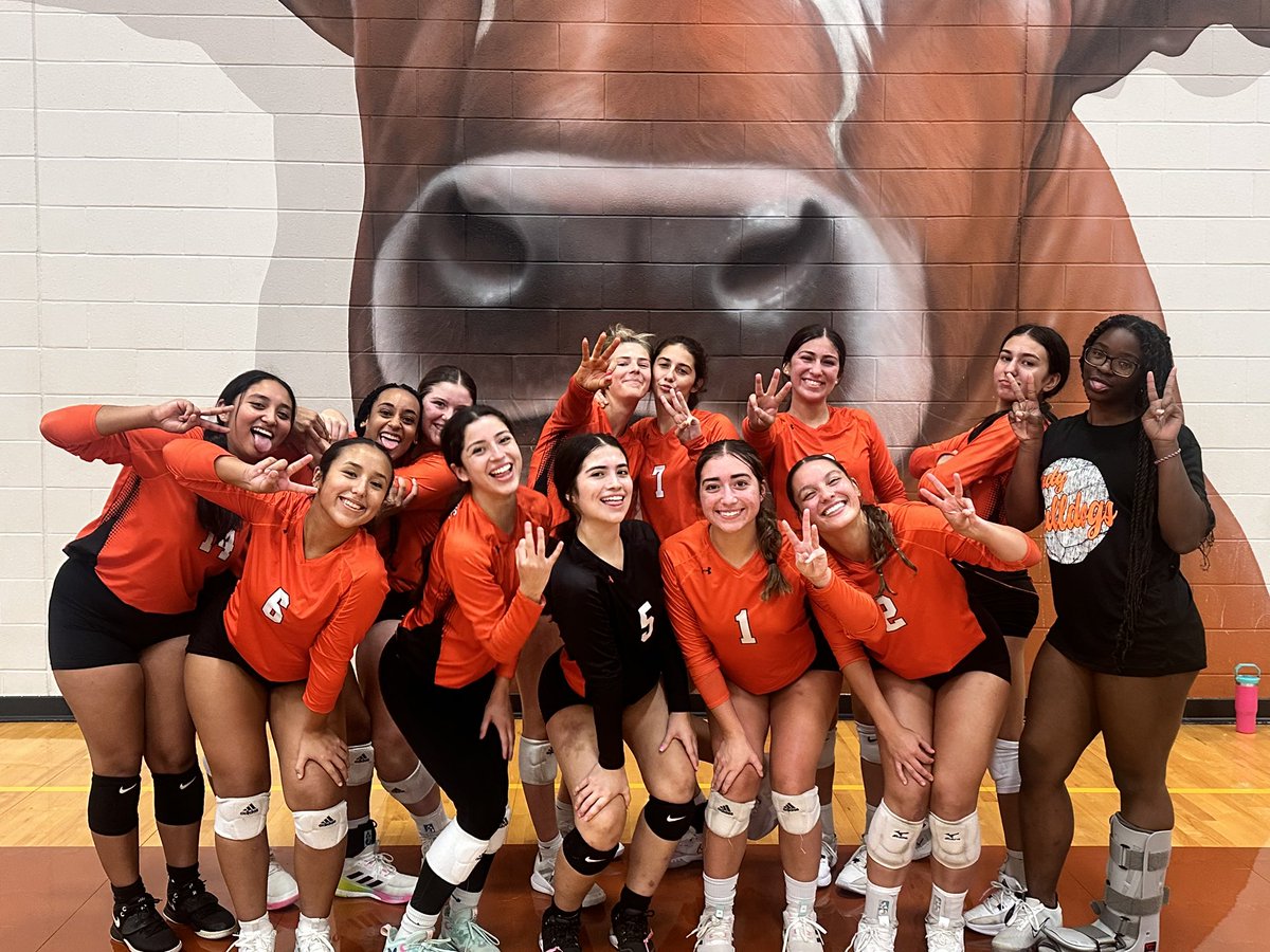 LPLadyDawgsVB's tweet photo. Day 1 at the Longhorn Labor Day Classic and your varsity Lady Dawgs went 3-0! Way to go ladies!!
#LPvolleyball #MakeItCount https://t.co/8ujbG5b4Fu