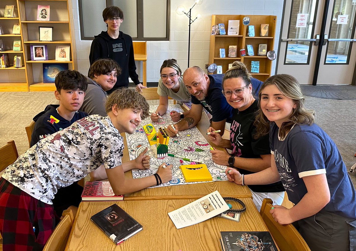 SiegelLibrary's tweet image. Teachers and students had fun coloring together during book checkouts on book tasting day in the library!