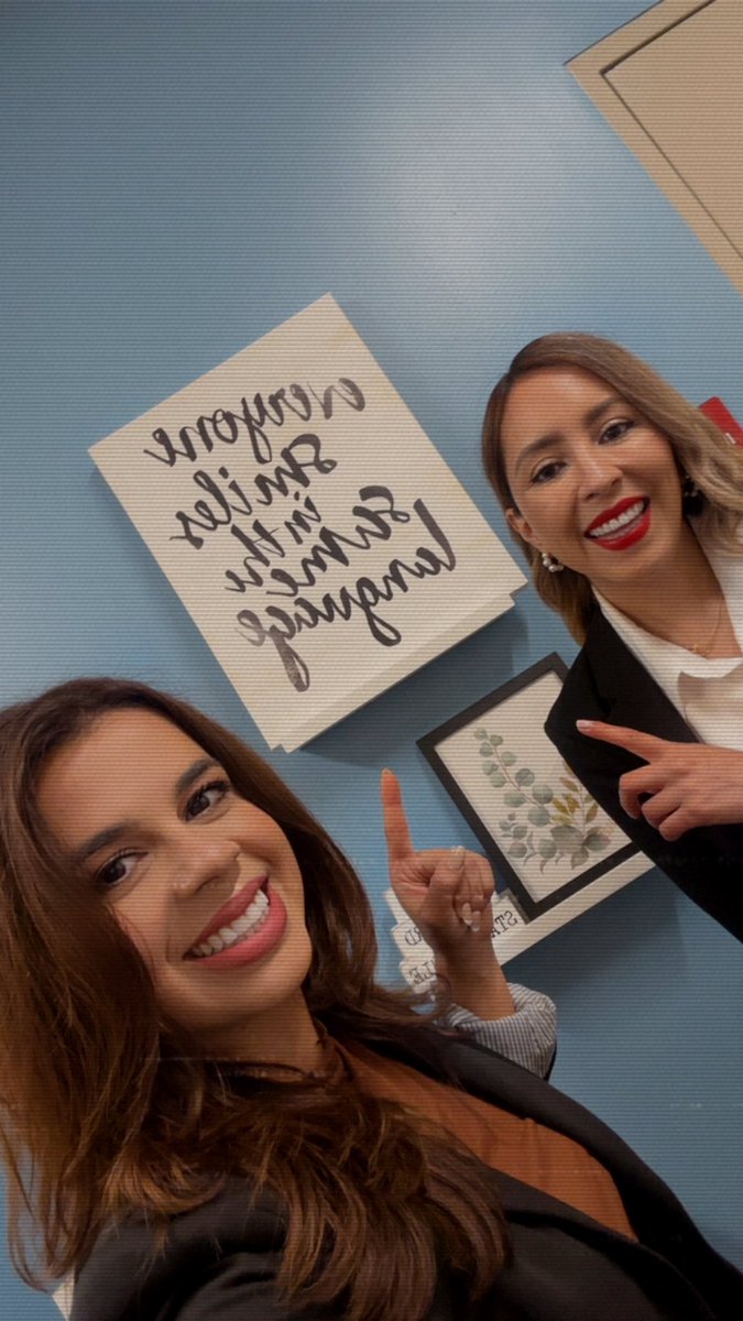 Bianca Magaña (@b_magana3) on Twitter photo Todos sonríen en el mismo idioma 💚Everyone smiles in the same language 💙 <a href="/MrsJimenez03/">Crystal Jimenez (she/ella)</a> 😀 Todos sonríen en el mismo idioma 💚Everyone smiles in the same language 💙 <a href="/MrsJimenez03/">Crystal Jimenez (she/ella)</a> 😀