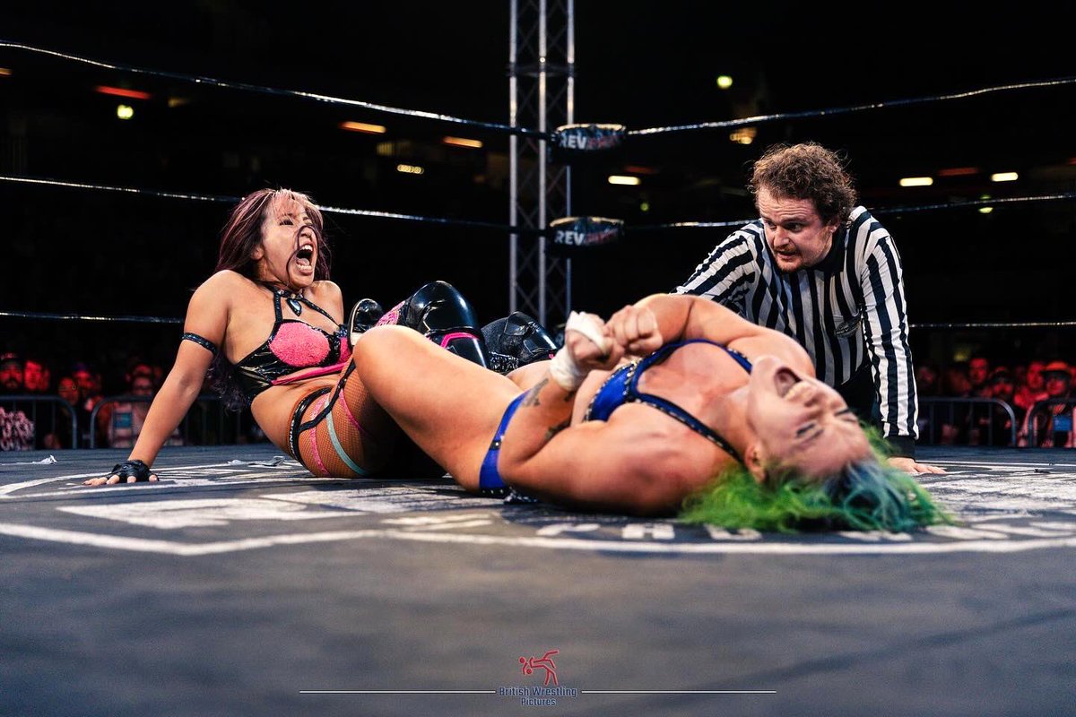 surfingnimbus's tweet image. Official Photos | 8.24
#RevPro 12 Year Anniversary
Copper Box Arena | London, UK

👑 Undisputed British Women&apos;s Championship
└ Mina Shirakawa v. Dani Luna

Shirakawa&apos;s Figure-Four Leglock was the key technique in winning her new title.

#RevPro12YA #STARDOM #白川未奈 #WeWantMina