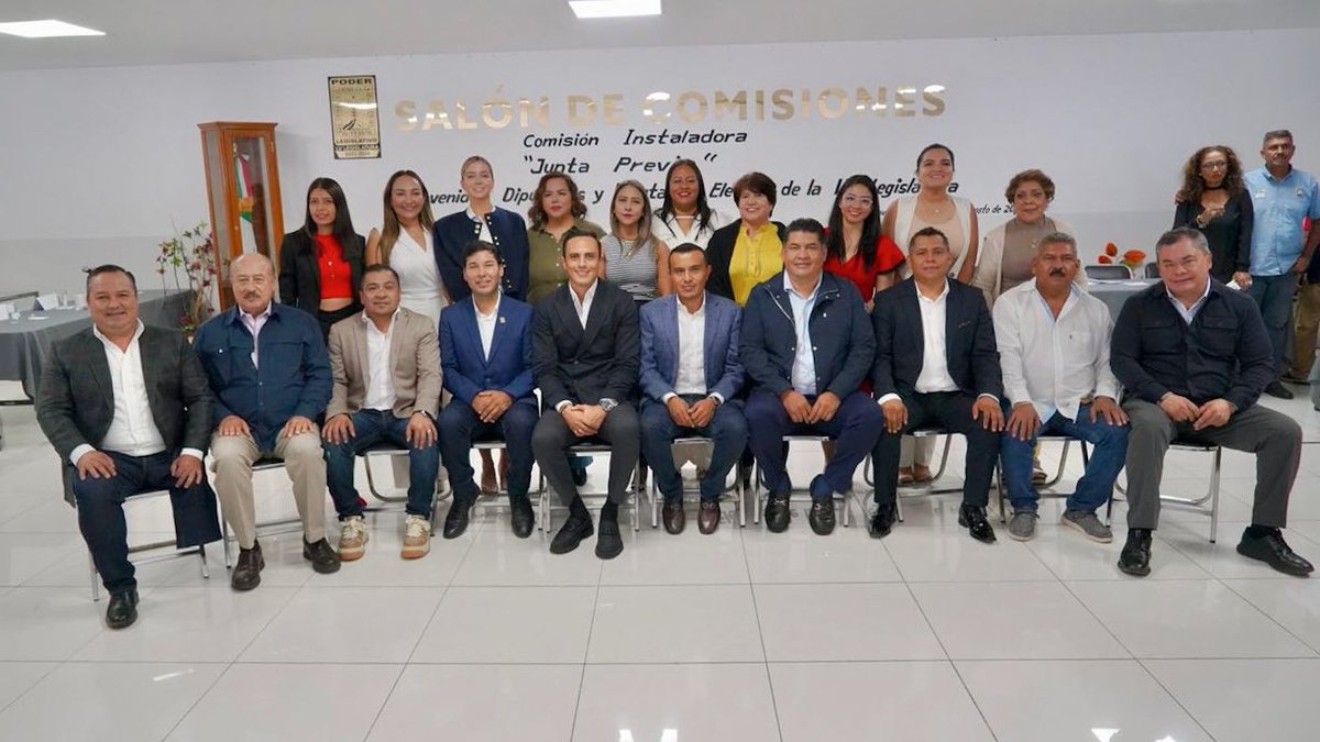 Hoy, en la junta previa a la 56 Legislatura del Congreso de Morelos, se hizo historia: la Mesa Directiva estará presidida por mujeres. Felicito a Jazmín Solano, Luz Dary Quevedo, Ruth Rodríguez y Gonzala Martínez. ¡Vamos por un Morelos más justo e incluyente! #MorelosUnido