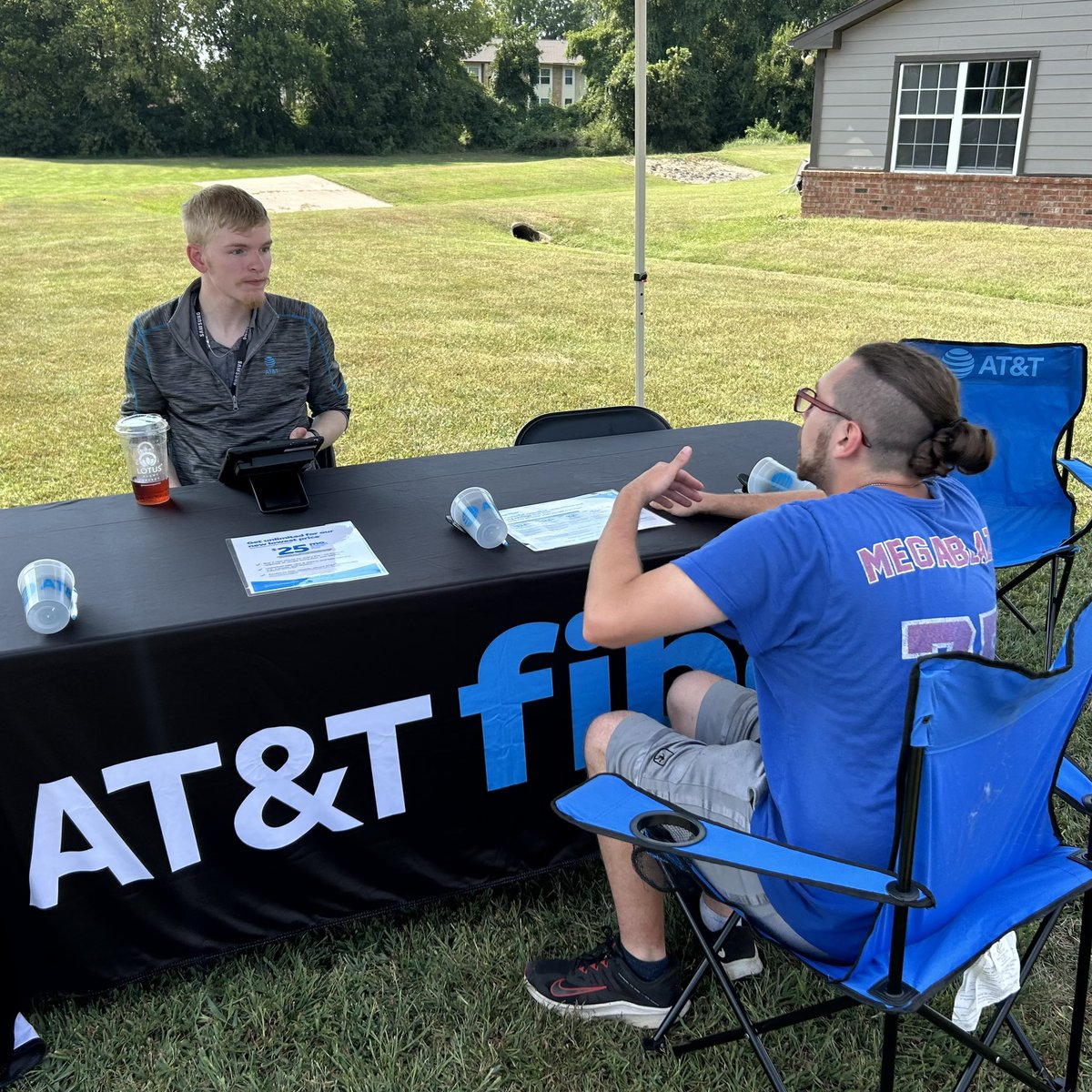 Town &amp; Country at it again executing outside the four walls!📱➕🛜 ➕📺
#ATTfiber #converged #MPHH #KAMO #WinAsOne #winMOORE 
<a href="/_JeremyWilson_/">Jeremy Wilson</a> <a href="/KattiaS_Ramirez/">Kattia S. Ramirez</a> <a href="/WesleyKyleNeal/">Wesley Kyle Neal 🌵</a> <a href="/theJoshRHarris/">Josh Harris</a> <a href="/AlyssaMoore_12/">Alyssa Moore</a> <a href="/KAMOkonnects/">𝐾𝐴𝑀𝑂</a>