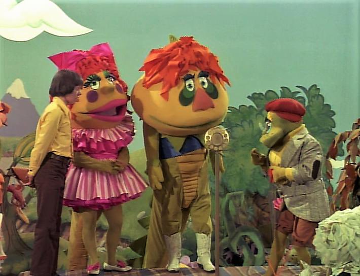 SidMartyKrofft's tweet photo. Who knows the name of the character to the left of Pufnstuf?
#clingandclang #hrpufnstuf #pufnstuf #drblinky #jackwild #billiehayes #stupidbat #witchiePoo #puf #witchiepoo #freddytheflute #70stv #saturdaymorningtv #sidandmartykrofft #krofft #sidandmartykrofftproductions #marty https://t.co/Q0eA7FxdLh
