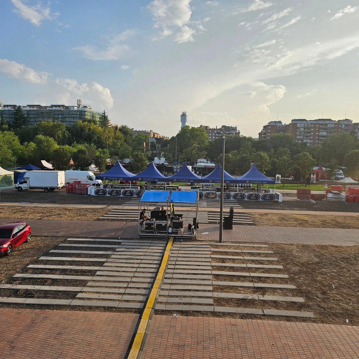 🎛Este fin de semana llega Ciudadella Fest a las fiestas de #Alcorcón!

🎉 Del 30 de agosto al 1 de septiembre, disfruta de música urbana, electrónica y remember en la Explanada de Los Castillos. 

🎶🏰 ¡No te pierdas el mercado medieval y la zona infantil! 🌟 #CiudadellaFest