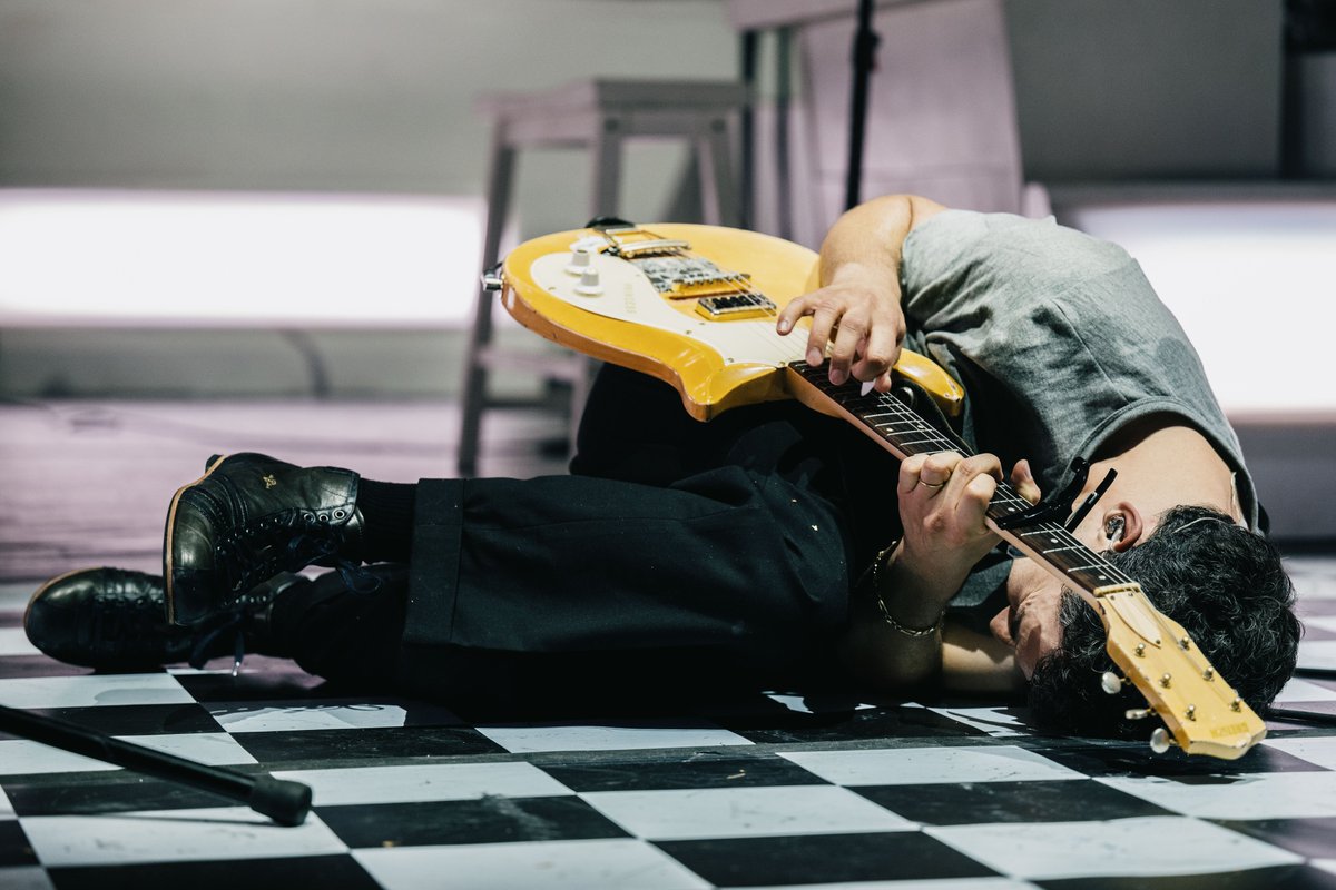 bleachers tweet media