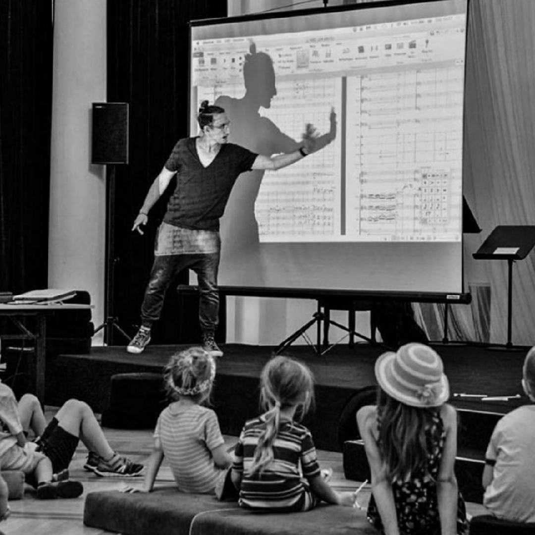 Avid's tweet photo. 🎵 Sibelius class
📷 https://t.co/ZWhy8gc3Y3
▶️ https://t.co/t9bCX76cDH
#arranging #education #transcribing #sibelius #orchestrating #scoring #composing #musicnotation #composer #avid #notation #music https://t.co/lR4MJrxXyD