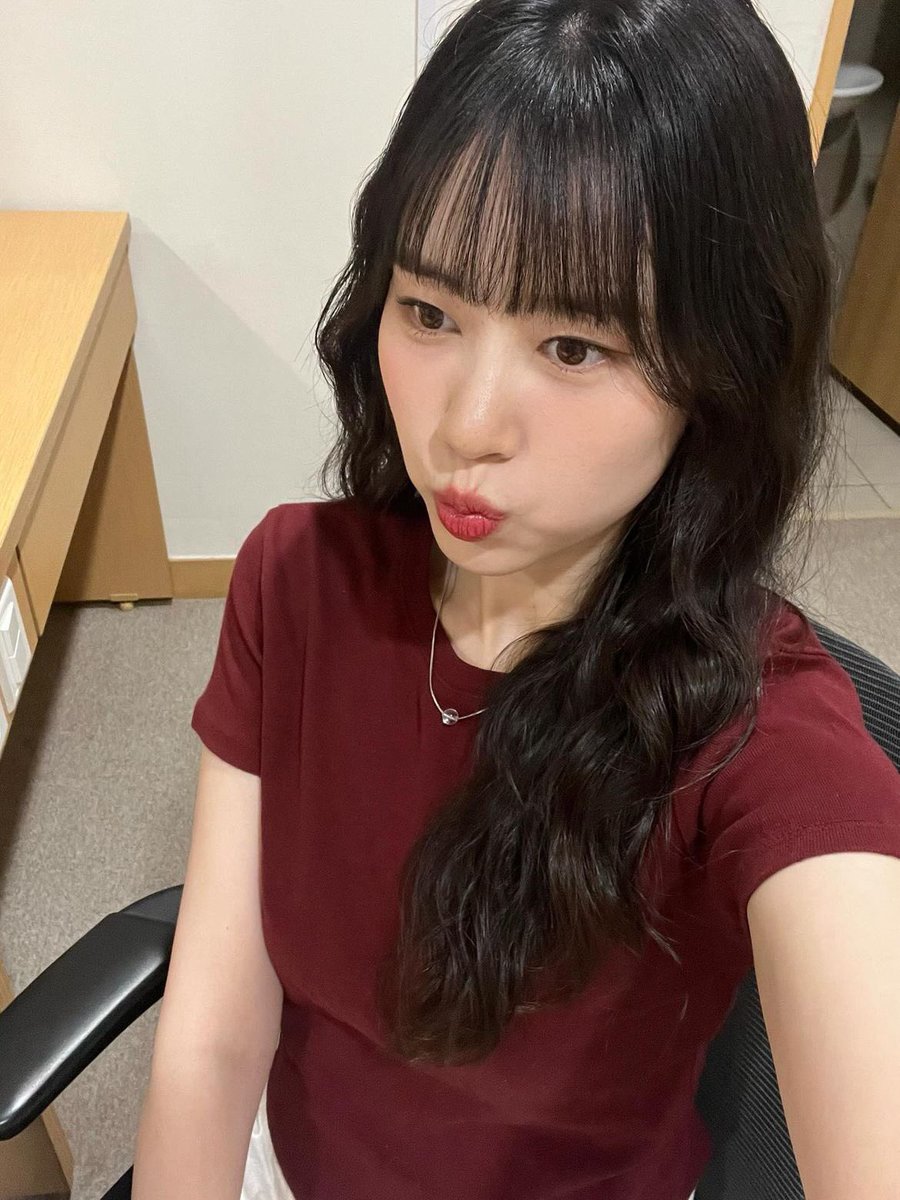 _haerimida threads update 💬 (1)

“This is a selfie that I couldn't upload when I was an idol. 😁😎
By the way, can I use the thread like Twitter...? LOL”

 #엘리 #ELLY
