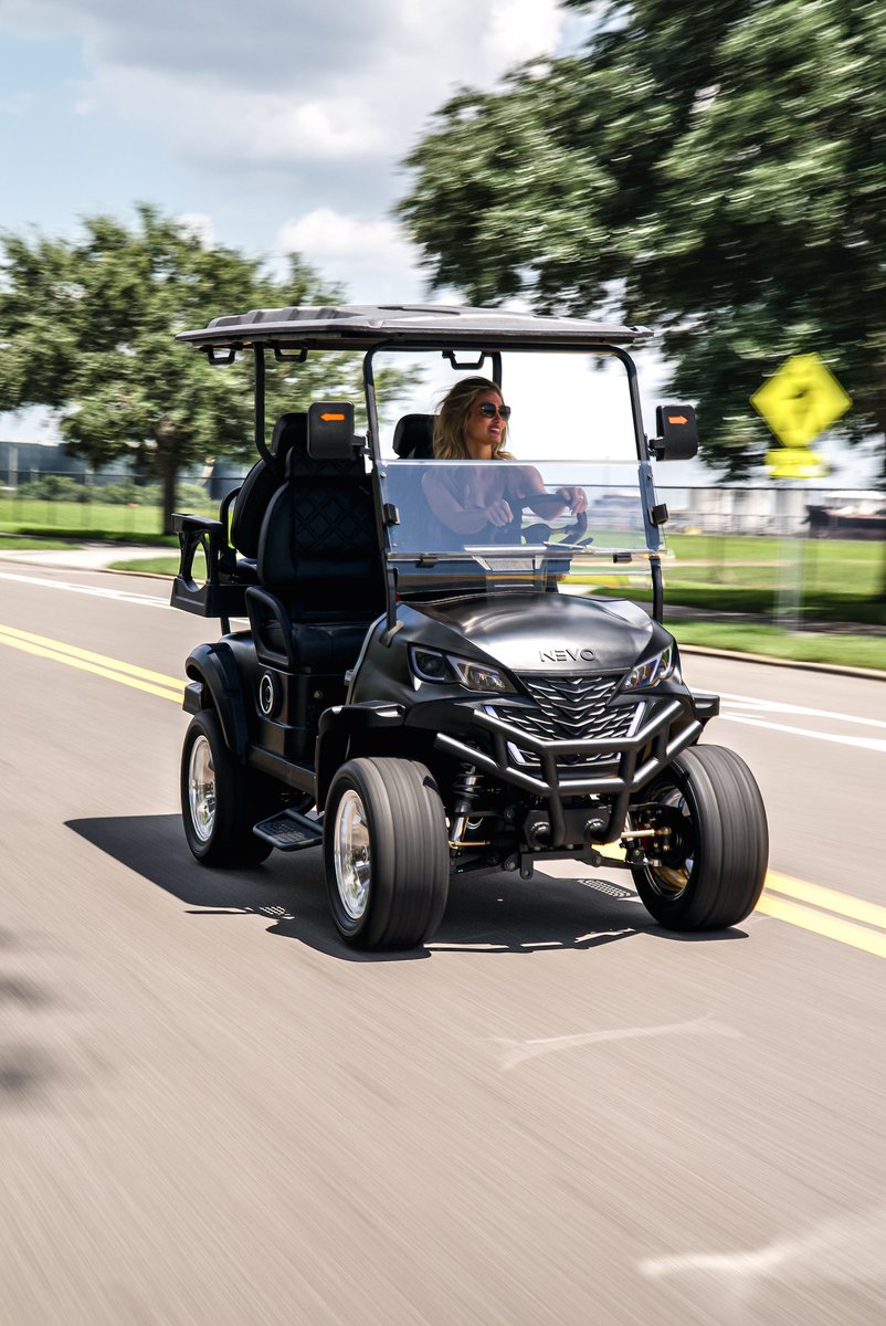 nevoev's tweet image. The super-talented-rising-star @bellakshoots photographed this NEVO L4 in Matte Jet Black 🖤 Our most popular color looks stunning with MODZ® 14” Bomber Chrome wheels and diamond-stitched black seats 😮‍💨 

#nevo #electricgolfcars #customcarts #electricvehicle #neighborhoodvehicle