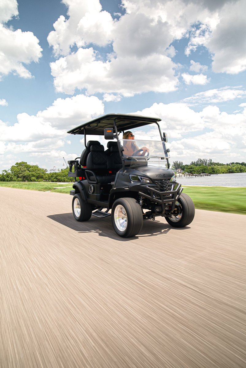 nevoev's tweet image. The super-talented-rising-star @bellakshoots photographed this NEVO L4 in Matte Jet Black 🖤 Our most popular color looks stunning with MODZ® 14” Bomber Chrome wheels and diamond-stitched black seats 😮‍💨 

#nevo #electricgolfcars #customcarts #electricvehicle #neighborhoodvehicle