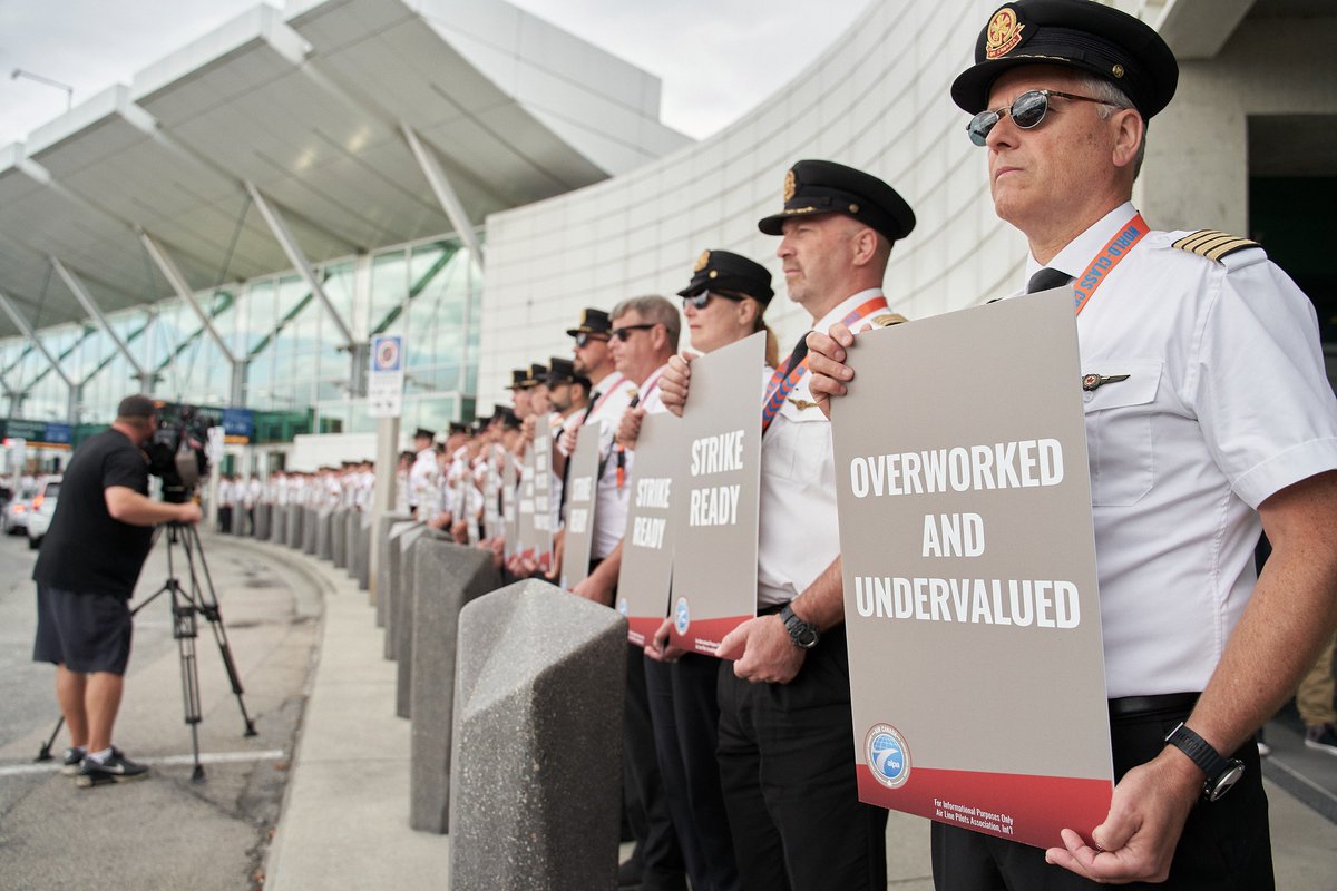 AirCanadaPilots's tweet image. Thank you to all the pilots who stood united, demanding a contract Air Canada pilots deserve! #StrikeReady #aircanadapilots #ALPAPilots #YVR #YYZ #YUL #YWG
