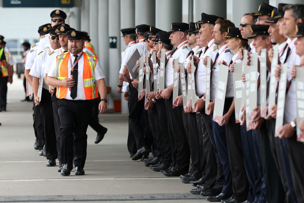 AirCanadaPilots's tweet image. Thank you to all the pilots who stood united, demanding a contract Air Canada pilots deserve! #StrikeReady #aircanadapilots #ALPAPilots #YVR #YYZ #YUL #YWG