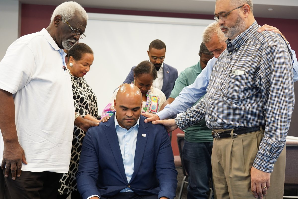 ColinAllredTX's tweet image. Our faith leaders serve as the pillars of our communities. I was honored to meet with folks in Austin to talk about our shared values as Texans, how faith binds us together and how we need new leadership that reflects our shared Texas values.