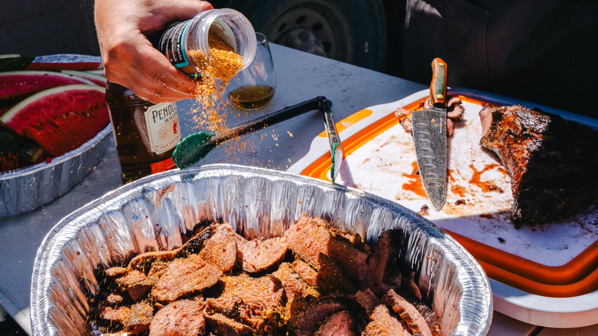 PendletonWhisky's tweet photo. Grilling inspiration made easy with @SnakeRiverFarms + @PendletonWhisky
Pick your recipe here: https://t.co/MrhpBUiHpv
#PendletonWhisky #AgriBeef #Grilling #Whisky #WithPendleton #LetErBuck #TrueWesternTradition #LongLiveCowboys #LongLiveCowgirls #WesternLifestyle https://t.co/RkuTjS7PtO