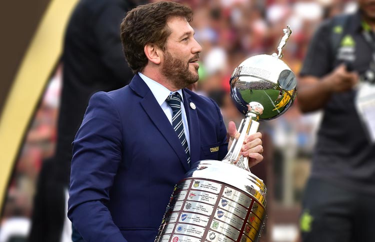 Ni un solo representante de <a href="/CONMEBOL/">CONMEBOL.com</a> vino a Uruguay a despedir a Izquierdo.

Alejandro dominguez? En el sorteo de la champion.

Juan falleció jugando la Conmebol Libertadores.
Lo de estos tipos es absolutamente nefasto.