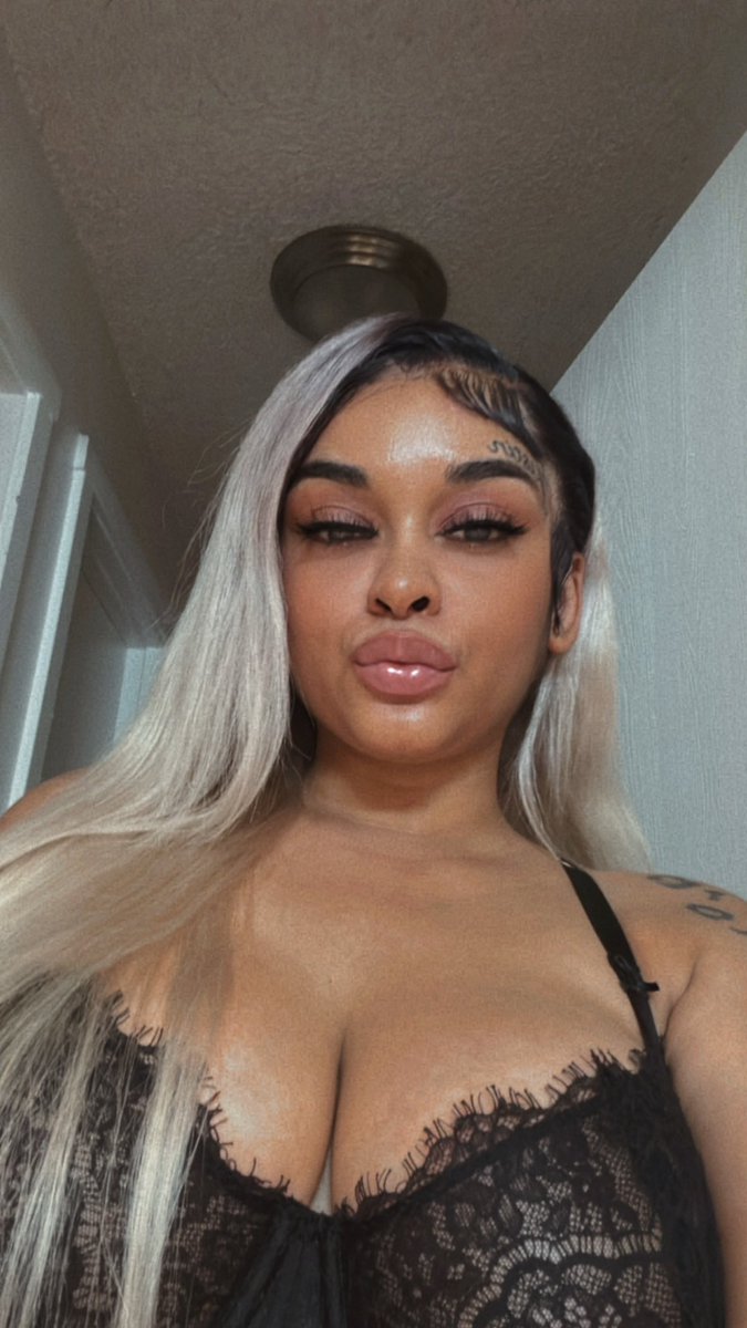 Mixedbombshelll's tweet photo. Miss me ? *most recent pic, taken today* https://t.co/QPJTXjTOWD