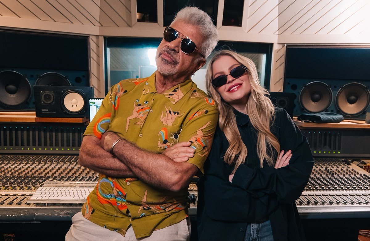 #Música -  “’Como Uma Onda’ resiste ao teste do tempo. Ela foi gravada e lançada em 1983 e ainda hoje continua a ser cantada em coro, de cor, por todas as plateias para quem eu me apresento”, assim Lulu Santos descreve. x.gd/vakB0