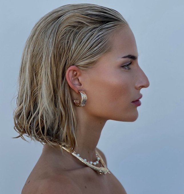 Watch BITCHIMBELLATHORNE's leaked NSFW photo on TwXstars