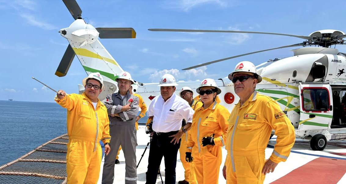 Junto al director general de <a href="/Pemex/">Petróleos Mexicanos</a>, <a href="/OctavioRomero_O/">Octavio Romero</a>, realizamos un recorrido por los pozos "Chactulu-1EXP" y Xanab -203", así como un sobrevuelo por el pozo Bakte; hay un gran potencial energético que seguirá impulsando el desarrollo de Tabasco.