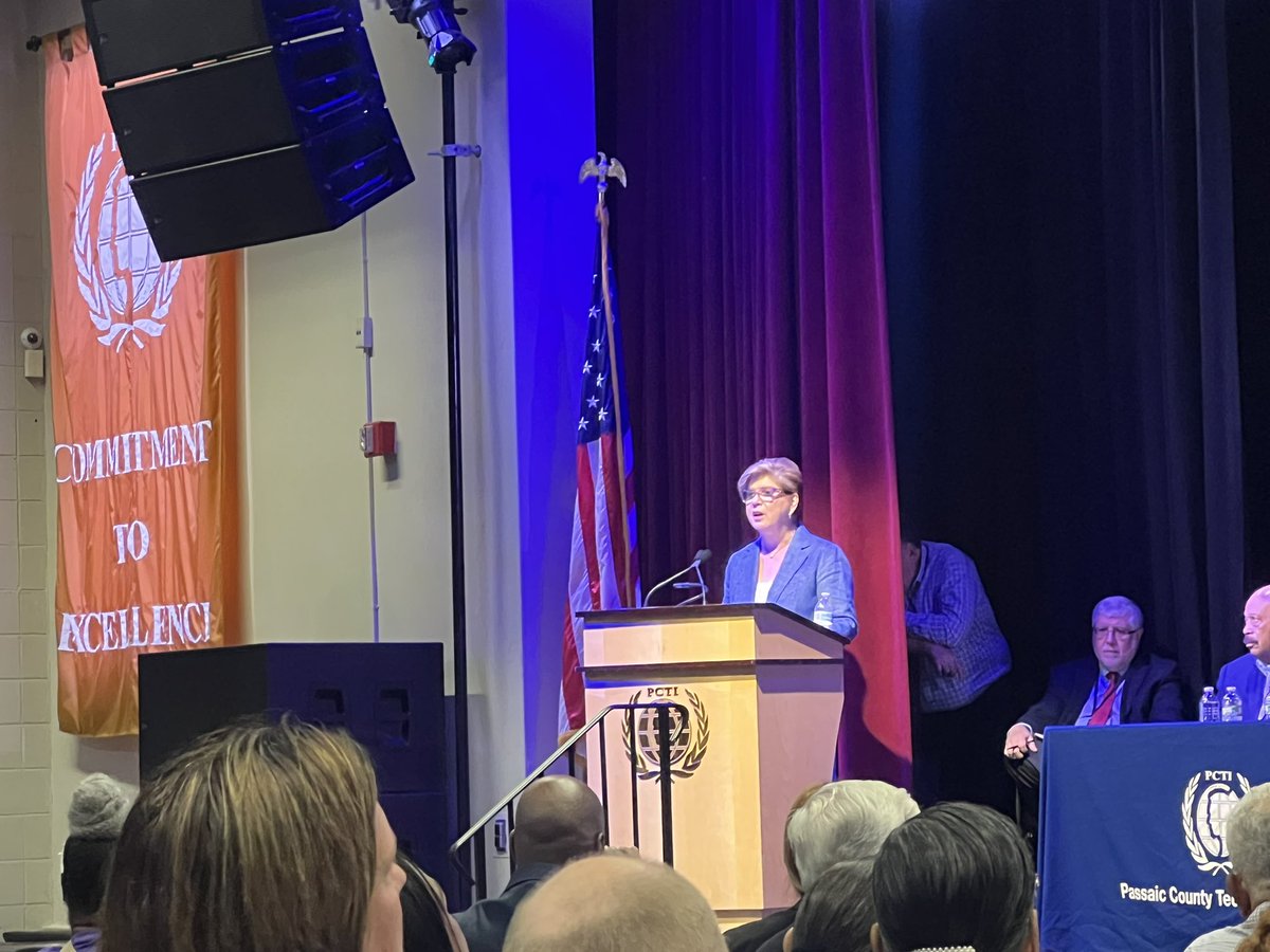 Our next congressional representative and the first Latina from #NewJersey Congratulations <a href="/NelliePou/">Nellie Pou</a> #NJ09