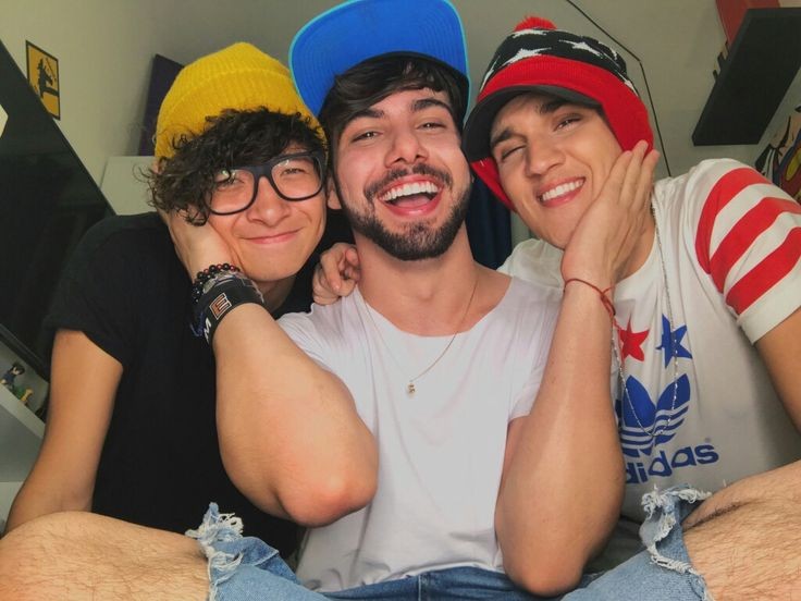 Ana (@vhspeace) on Twitter photo 