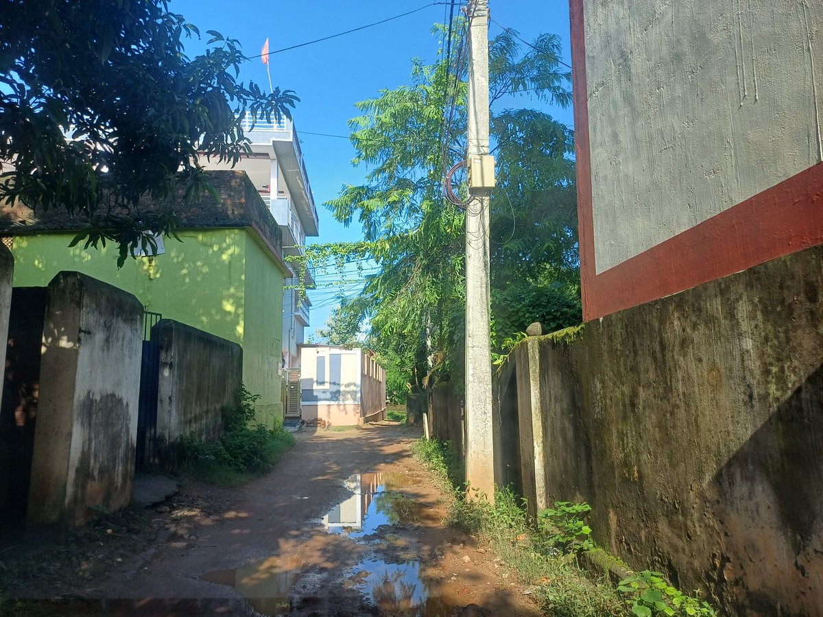 SahuDibendu's tweet photo. Requesting urgent attention from @JharsugudaMunicipality for the construction of the road in Gally No. 7, Bijunagar. The current condition is causing inconvenience and safety concerns for residents, school going children.Please expedite the process for a better, safer community. https://t.co/65CbtwAh6j