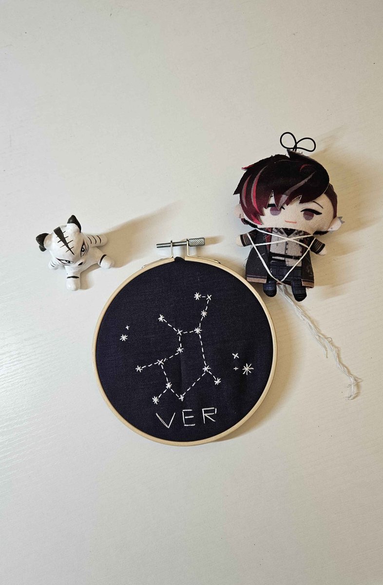 Ver_Vermillion's tweet photo. 'Ver'go star sign embroidery, finished! 💫
Otsu! Thank you for coming to see me try out this really cool activity!!! So much fun! 😊 https://t.co/ZlEC8XxKfF