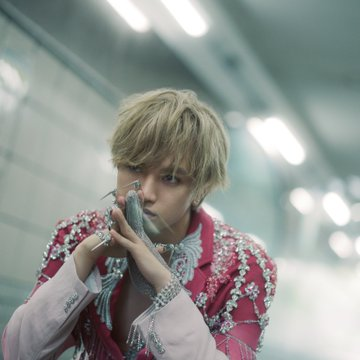TOWER_AbenoHoop's tweet photo. 【#HITOGOTO】
#中島健人 くん主演ドラマ
「#しょせん他人事ですから」主題歌プロジェクト
 HITOGOTOが10/2に『ヒトゴト feat. Kento Nakajima』をリリース✨
あべのHoop店でもご予約��付中🎶
▷https://t.co/CzQl6iYWrm

#中島健人のヒトゴト #KentoNakajima https://t.co/Yhu4xuL5ow