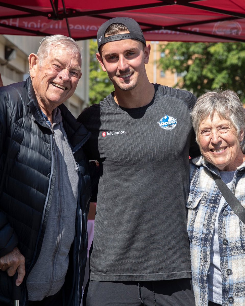 vanhockeyschool's tweet photo. Loving those community vibes! ♥️ #procamp https://t.co/75TsH4sX4I