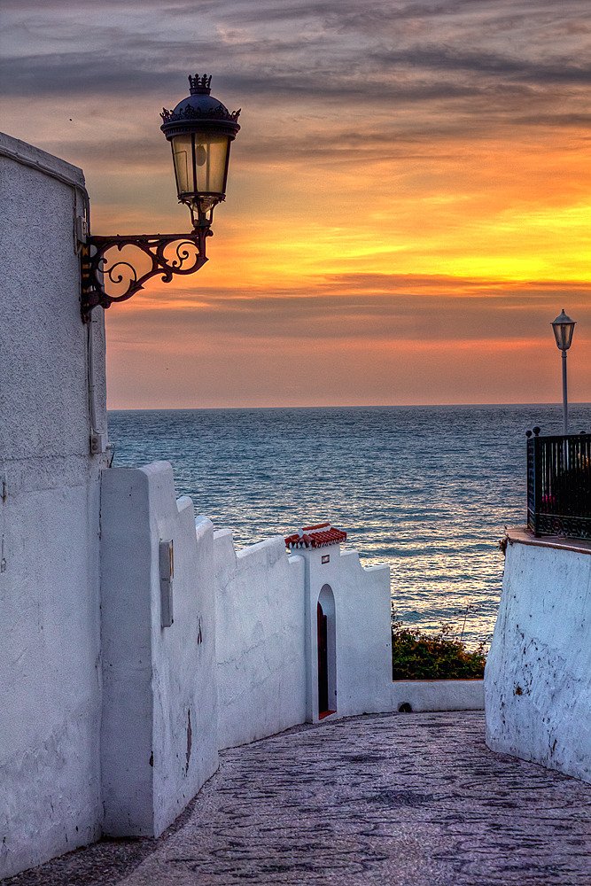 Walkway to the Sea, Malaga, Spain #WalkwaytotheSea #Malaga #Spain henryhanson.com