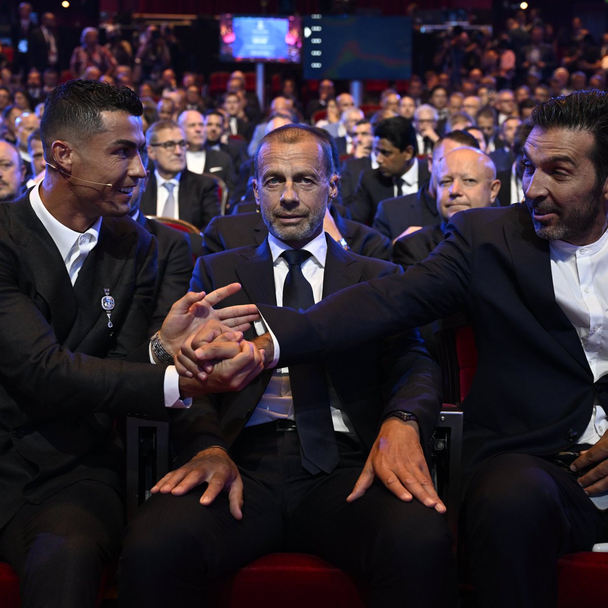 Saif_AliBhatti's tweet photo. Honored to receive this award from @ChampionsLeague for being the all-time top scorer of the competition. Grateful for all the support along the way! Thank you!.
@Cristiano 
#Rolnado 
#benbvolliefde 
#dilematvi https://t.co/8DbANi1g9Q