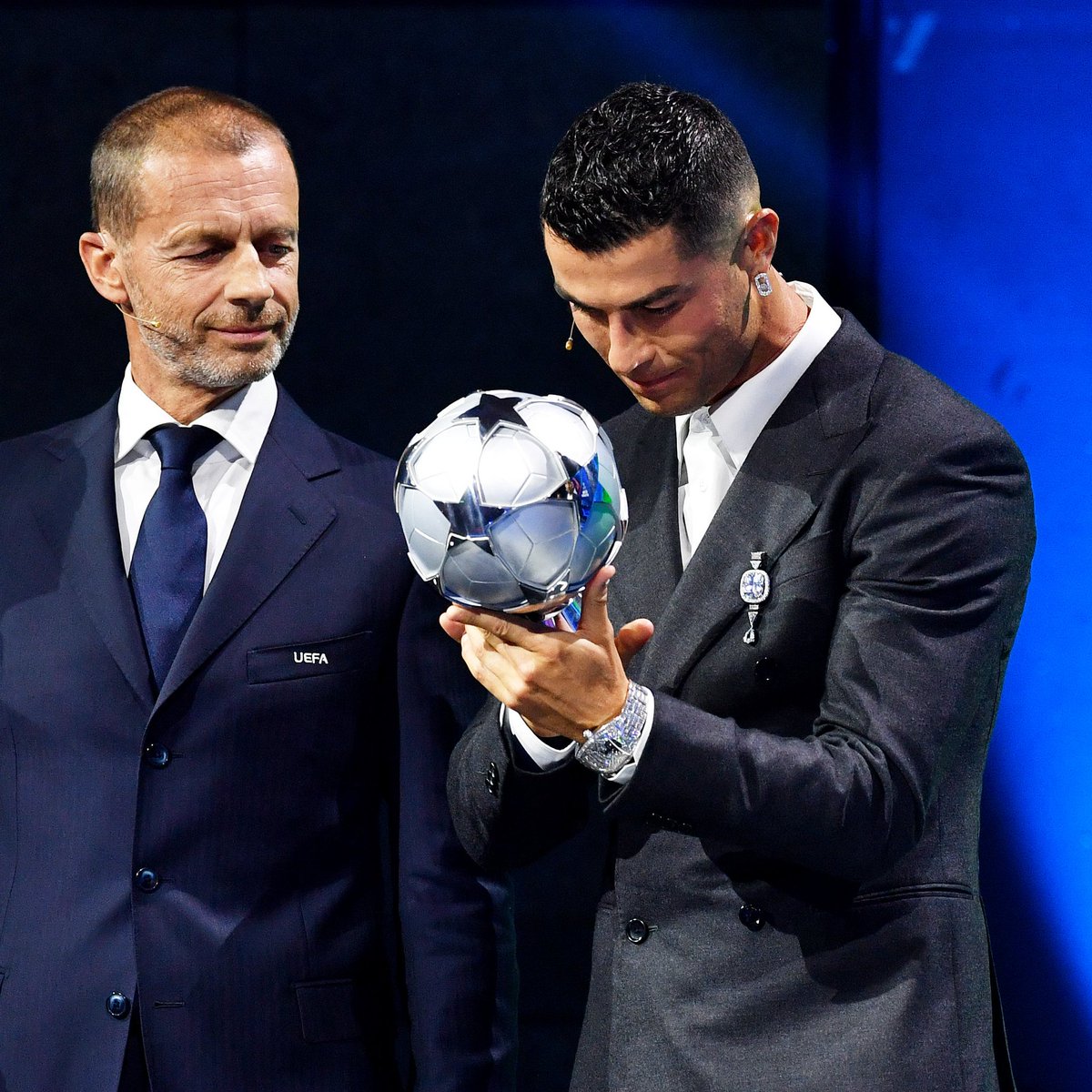 Saif_AliBhatti's tweet photo. Honored to receive this award from @ChampionsLeague for being the all-time top scorer of the competition. Grateful for all the support along the way! Thank you!.
@Cristiano 
#Rolnado 
#benbvolliefde 
#dilematvi https://t.co/8DbANi1g9Q