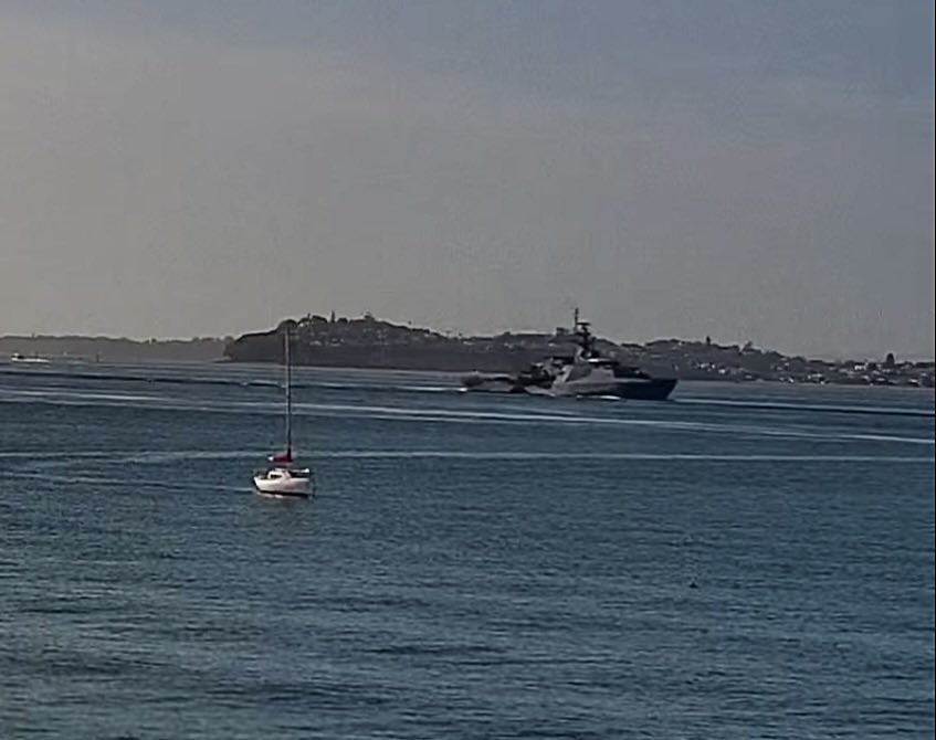 WarshipCam's tweet photo. HMS Tamar (P233) River-class offshore patrol vessel coming into Auckland, New Zealand - August 30, 2024 #hmstamar #p233
SRC: webcam https://t.co/Ho9uNcwaef