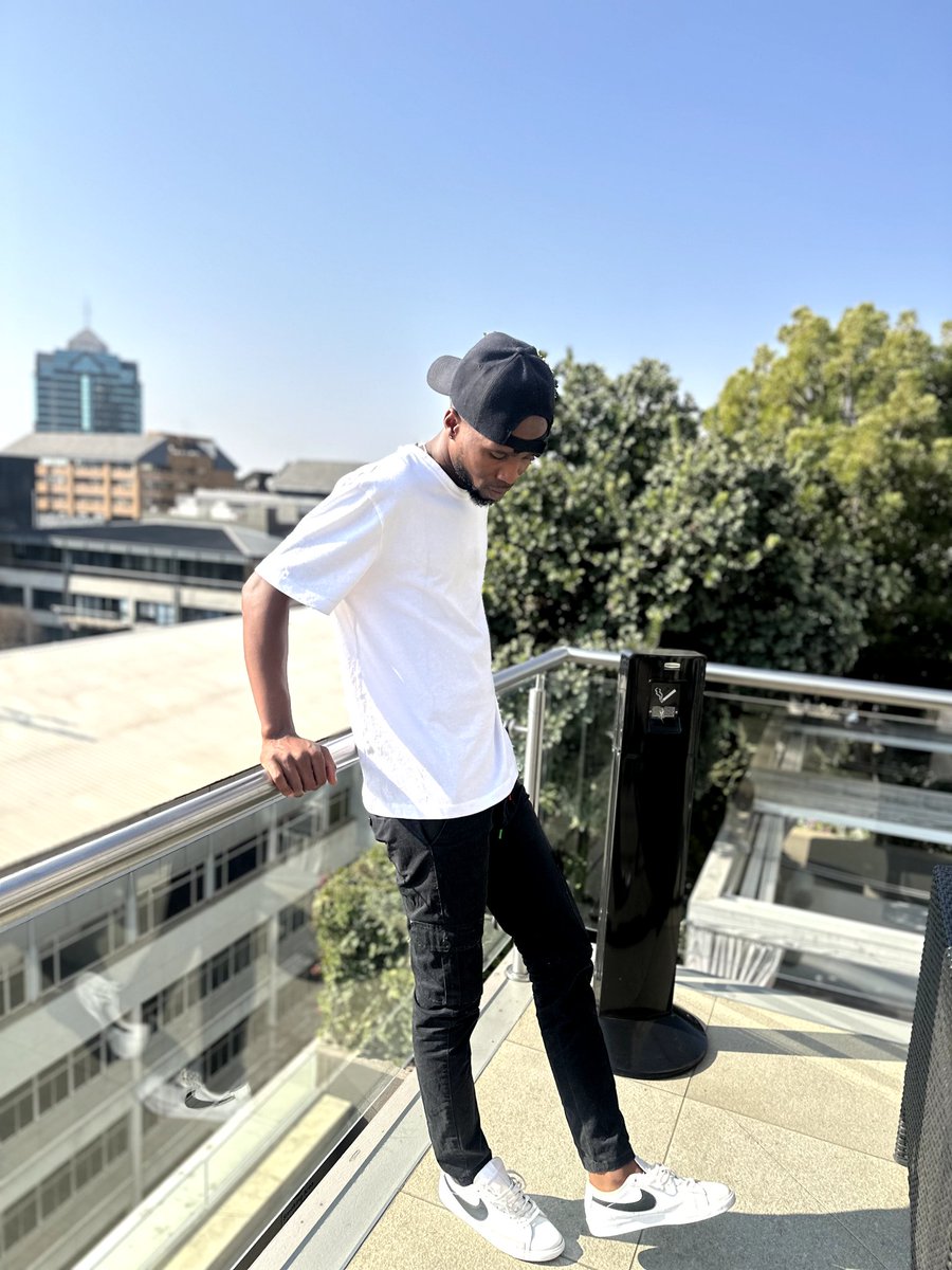 ganiyforreal's tweet photo. Sigrand Wena? https://t.co/SopEr5uFMa