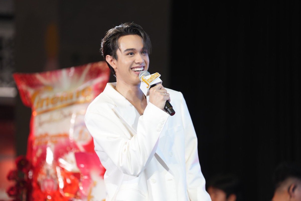Charnchalard's tweet photo. ไมกี้ยินดีที่ได้เข้ามาเป็นครอบครัวไฟน์ไลน์
#FriendofFineline
#FinelinePerfumeCollection
#Finelinethailand
#MikexFriendOfFineline #ไมกี้ปณิธาน #mikepanitan https://t.co/npWl1jWjZA