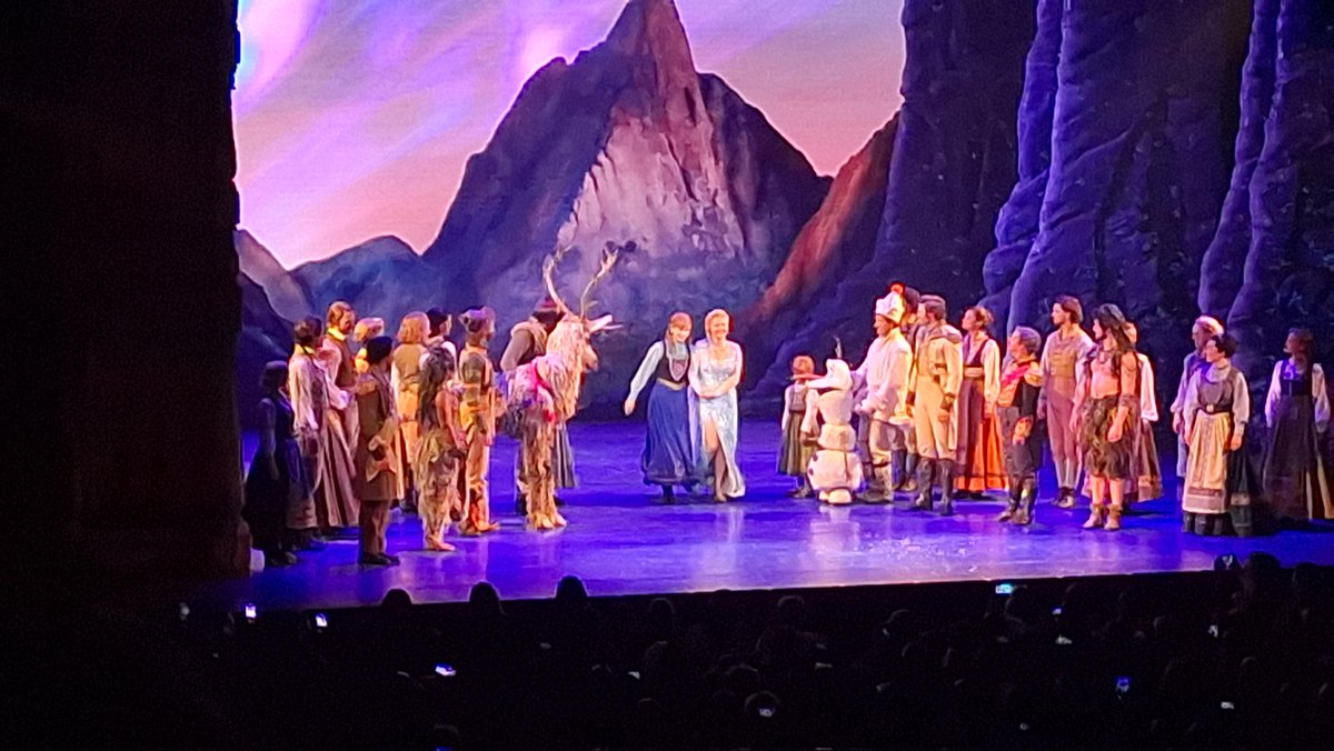 kaatjeee1986's tweet photo. Wat een top voorstelling!! Gister(29-08-2024) enorm genoten!!! En wat een goede cast!! Kippenvel🥰🥰 @VajenB https://t.co/944RV8dNRV