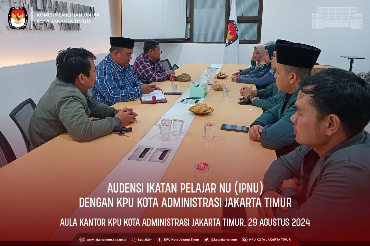 Kpujakartatimur's tweet image. ✨Salam Sehat #TemanPemilih 

Anggota KPU Kota Jakarta Timur Fahrur Rohman dan Marhadi menerima audiensi dari Ikatan Pelajar NU (IPNU) pada 29 Agustus 2024 di Aula Kantor KPU Kota Jakarta Timur.

#pilkadadki2024 #audiensi #ipnu