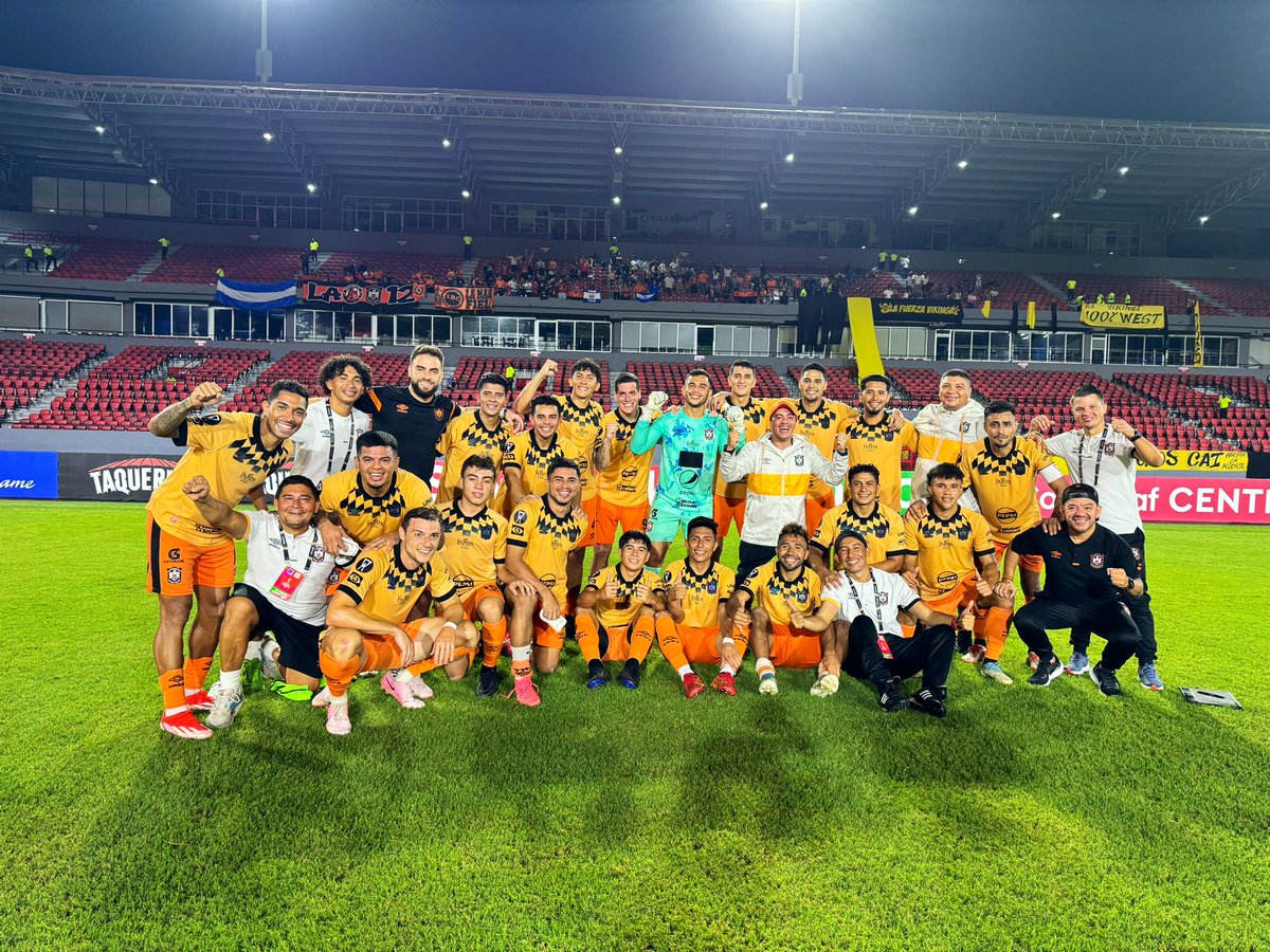 cdaguilaoficial's tweet photo. 🫡📋🖊️ | ¡Club Deportivo Águila líder e invicto del Grupo C de #CopaCentroamericana!🔥

➡️ 10 puntos.
➡️ 10 goles a favor 
➡️ 1 gol en contra 
➡️ Diferencia + 9 

¡Vamooooos!🧡🖤

#DaleÁguila 🦅 @TheChampions https://t.co/maxR0aTdbQ