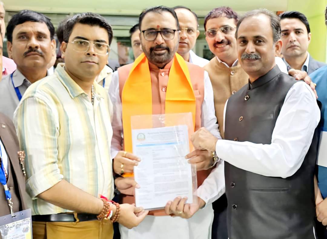 "Rajasthan &amp; Delhi offer cashless Ayurvedic treatment for govt employees, but other states don't. AFI has urged Moayush Minister <a href="/mpprataprao/">Prataprao Jadhav</a> to include Ayurveda in all state health schemes. Positive response—hoping for nationwide change! 🙏 #Ayurveda #AyushMinistry"