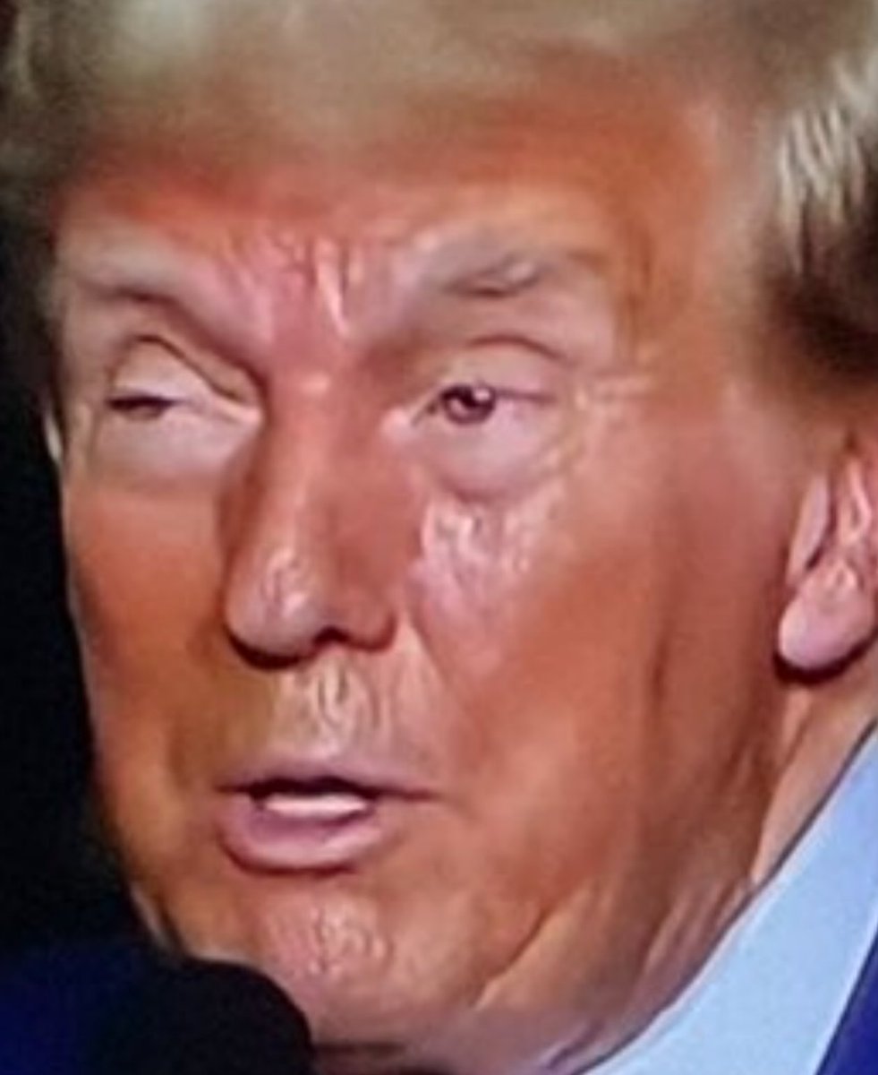 DaemonFahkar's tweet photo. @jentaub @HeatherThomasAF This is what a meltdown looks like.
The media needs to stop normalizing Trump. This isn't normal.
#StopNormalizingTrumpsDecline
#MediaBias #StopNormalizingTrump https://t.co/0u1SFtjBoe