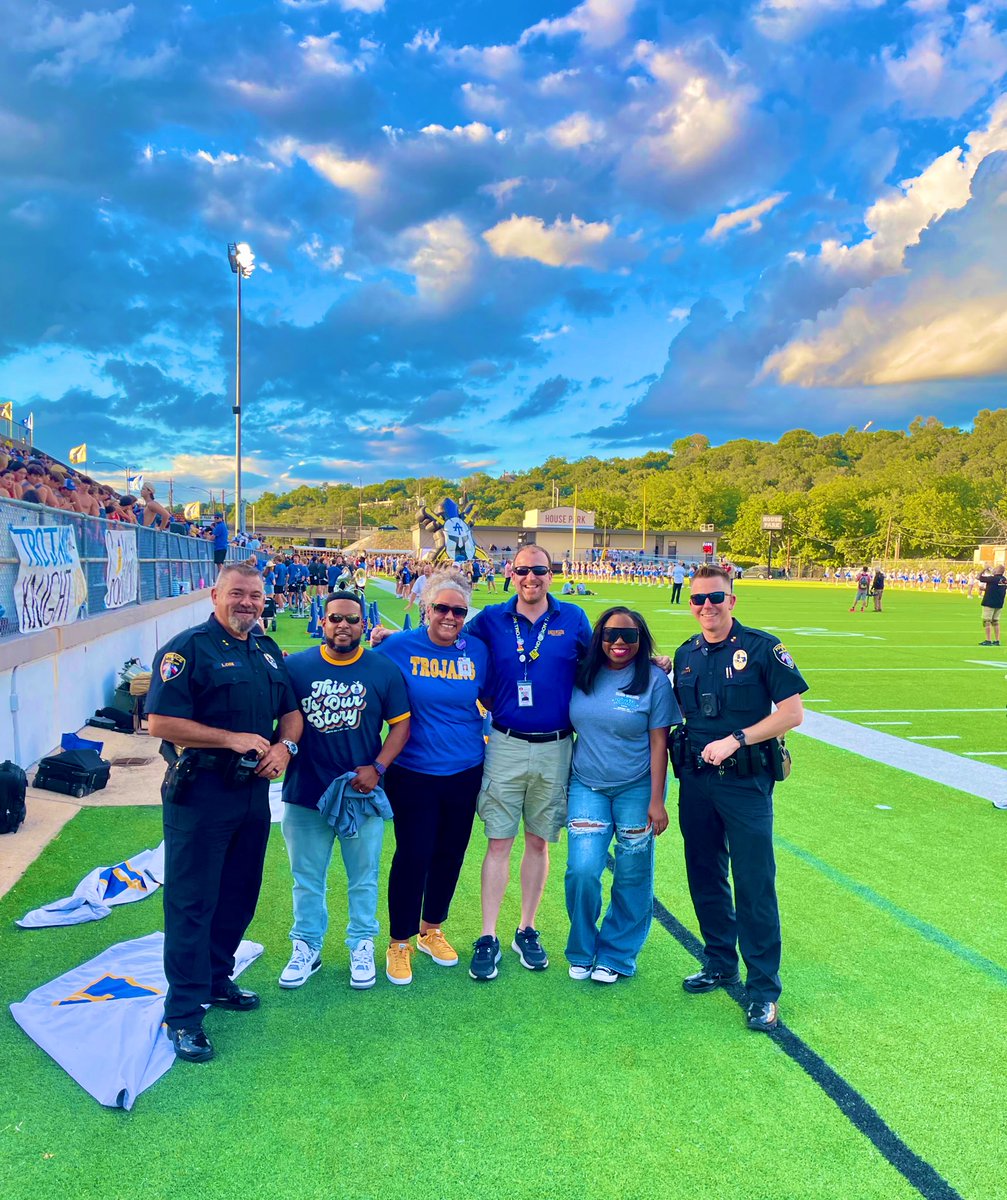 AngelWilson36's tweet photo. Friday Night Lights (but it’s Thursday). https://t.co/GIsKduNvb5