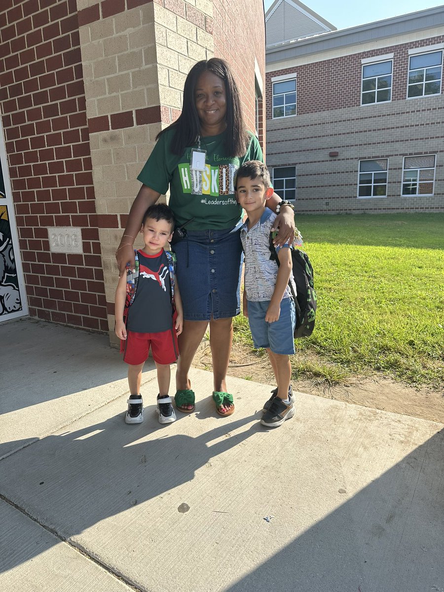 RiddickRobbin's tweet image. Picture Diary of the first week of school! #funners #wemadeit #ILOVEWHATIDO #schoolcounselor #ImBuiltForTHIS #msrobbinsnest🪺