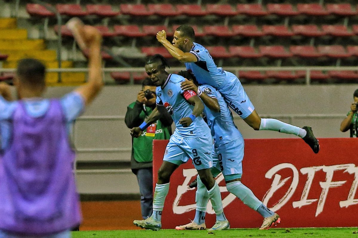 LOKOXMOTAGUA's tweet photo. ¡Feliz Aniversario Motagua!

ÚNICO EQUIPO HONDUREÑO con vida en la @TheChampions 

Es  un hermoso regalo de cumpleaños, Gracias Muchachos. https://t.co/Qibxvb6a8E
