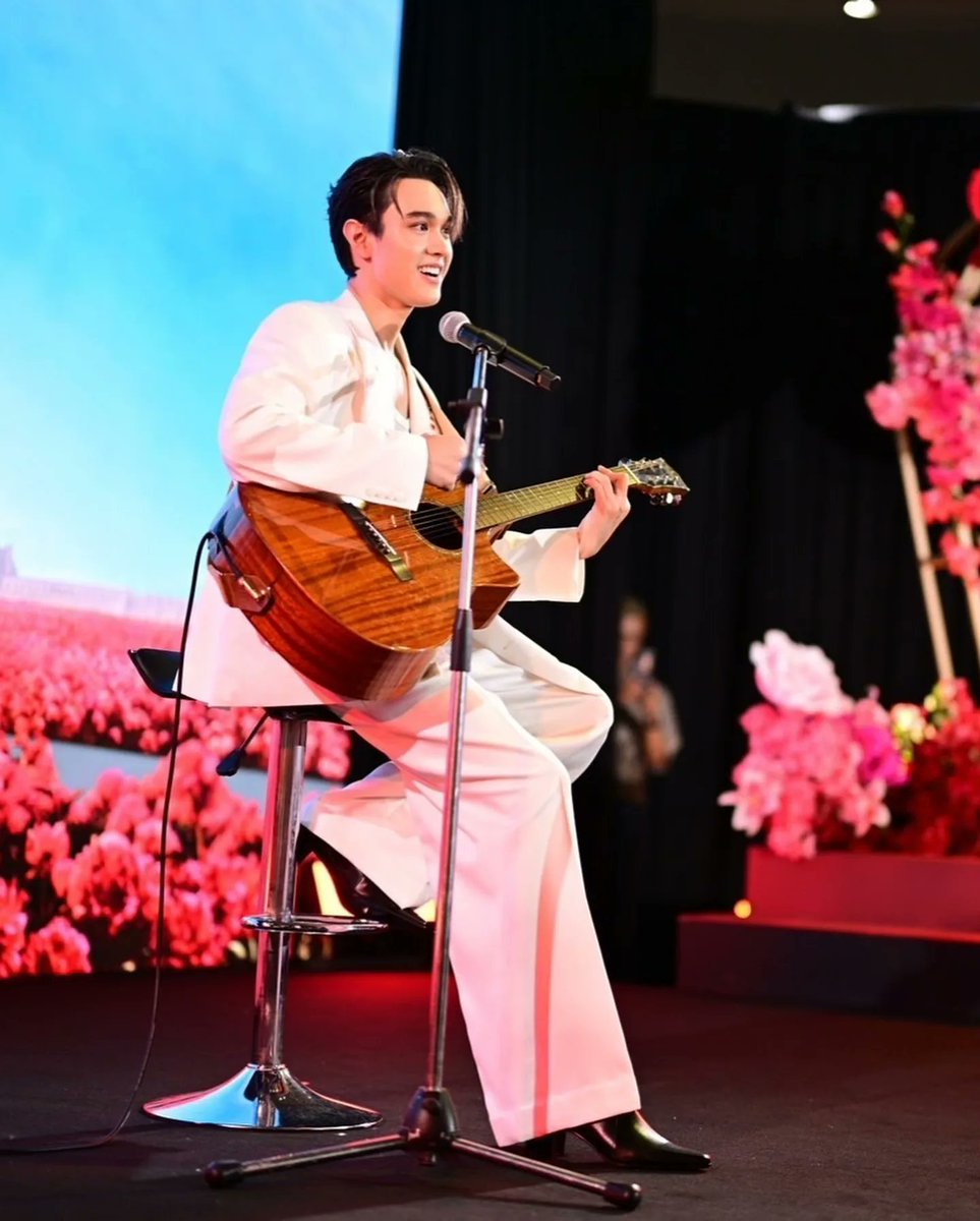 FCMikeyMike's tweet photo. @Checkin_ent @mikepanitan_072 @numberx9th ไมกี้ยินดีที่ได้เข้ามาเป็นครอบครัวไฟน์ไลน์
KAOMIKEY FRIEND OF FINELINE
#FriendofFineline
#FinelinePerfumeCollection
#Finelinethailand
#MikexFriendOfFineline
#ไมกี้ปณิธาน #mikepanitan
Cr.@Charnchalard https://t.co/iz5QaxkFJu