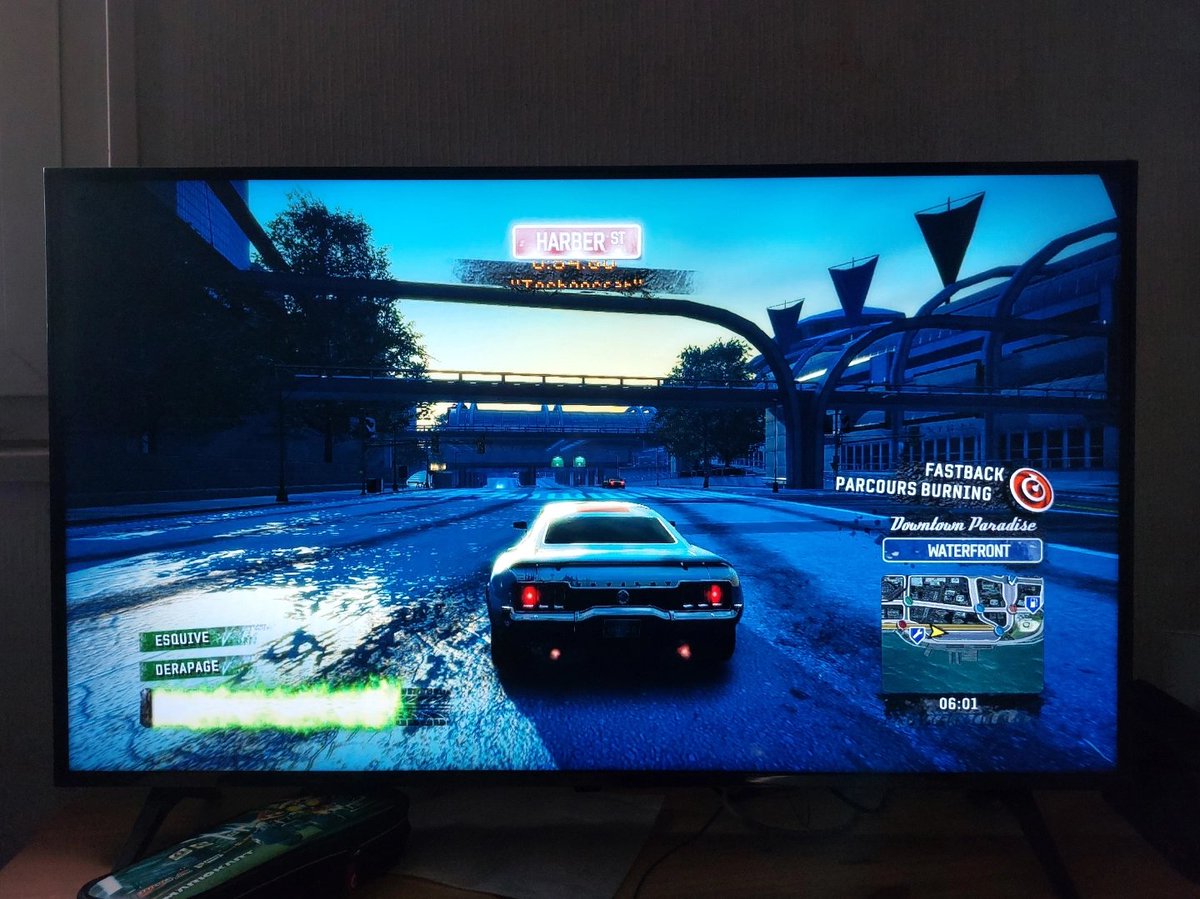 PatMiner2b's tweet photo. Burnout Paradise version Nintendo Switch sur ma TV 4K de chez LG (43 pouces). Top ce jeu ! #burnout #burnoutparadise #eagame #nintendoswitch #nintendoswitchgames #nintendoswitchgame #Switch #switchgames #switchgame #LG #lgtv #lgtv📺 #lgtv4k https://t.co/SfXrbgQ0e7