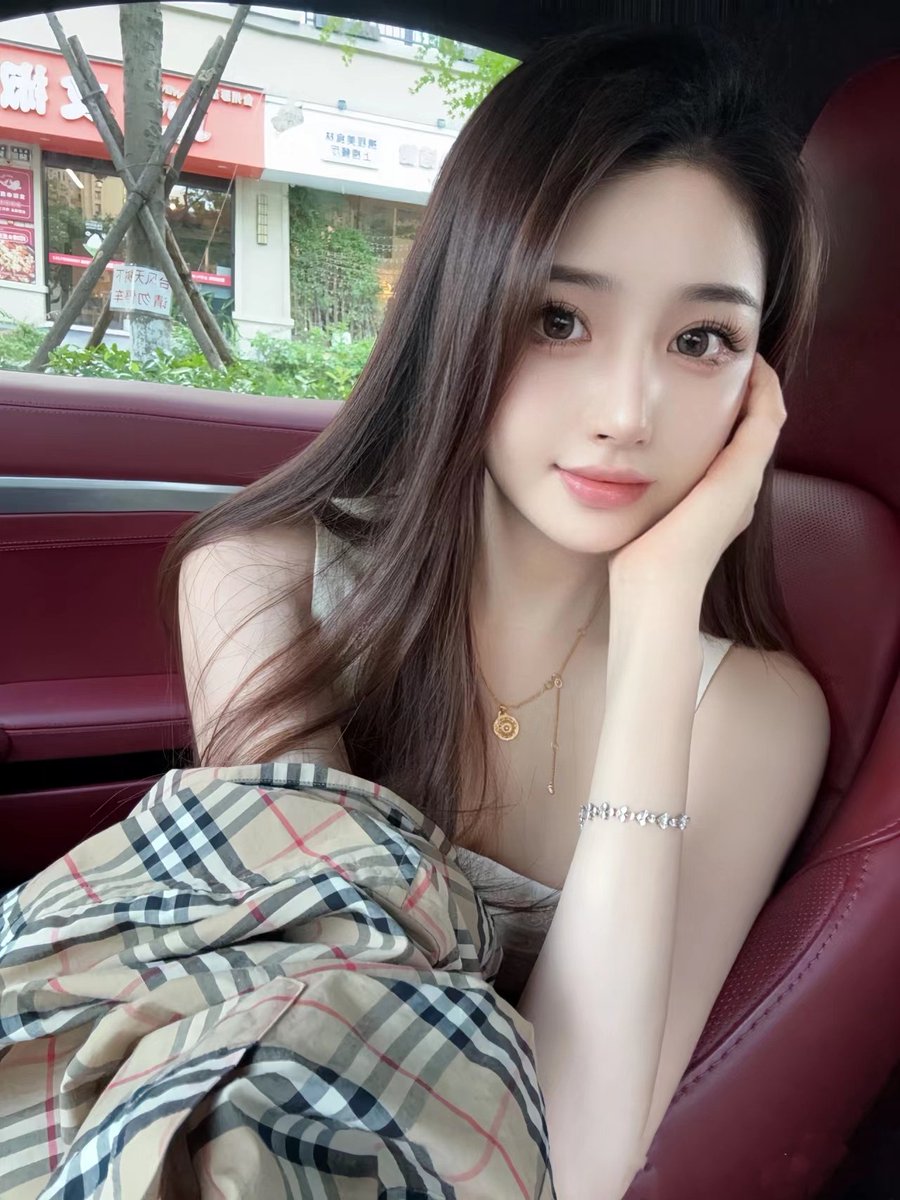 中午约我吃牛肉火锅
最近潮汕的牛肉火锅跟云南的牛肉火锅在打PK
你喜欢哪里的牛肉火锅？ https://t.co/U3PgsU7hzc