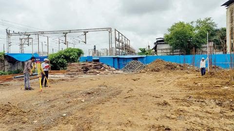 newstastic72's tweet photo. As WR today begins work on a new rail corridor in the city, work on yet another, and the much-awaited 5th and 6th line project that started last year has reached a crucial stage with December 2027 as the target for completion

#BINI #Railways #Mumbai https://t.co/7G1SfY772e