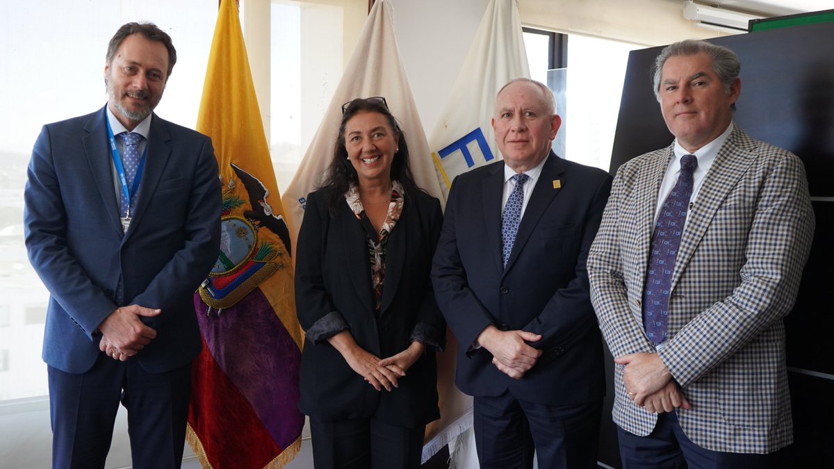 DEFENSORIAEC's tweet photo. 👥El Dr. César Córdova Valverde, defensor del Pueblo (e), recibió a un equipo de ACNUR, liderado por Shahrazad Tadjbakhsh, jefa de Gabinete de Alto Comisionado de Naciones Unidas para los Refugiados en #Ginebra, a fin de conocer la labor institucional en temas de movilidad. https://t.co/luMxWje7X3