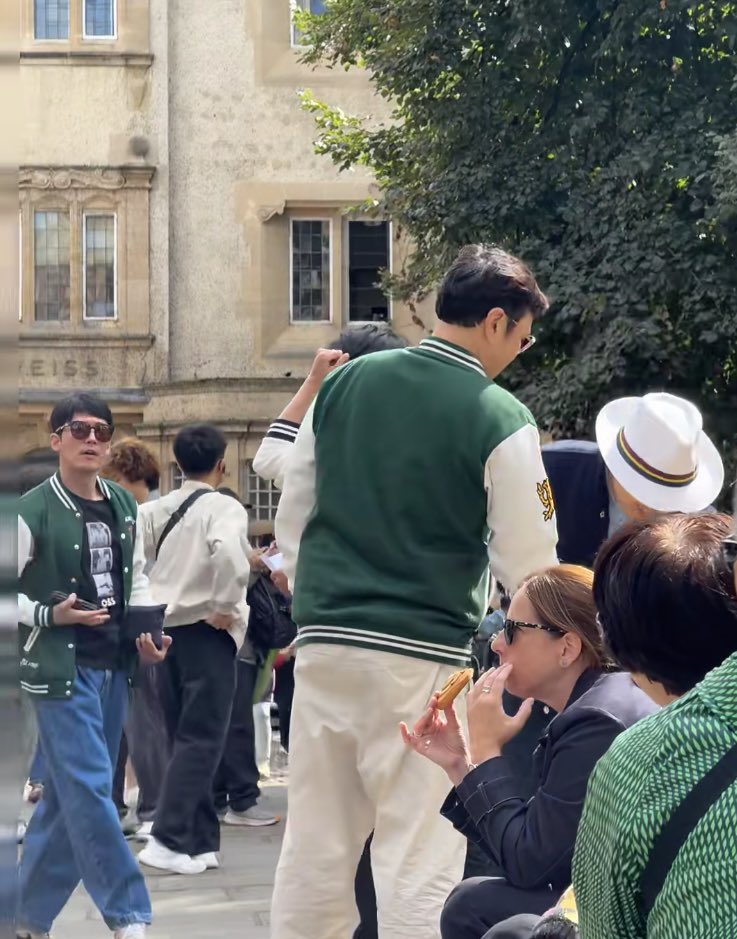 prettysup's tweet photo. Jang Hyuk and colleagues spotted filming in England. Credit xiaohongshu 清水圆子_  #JangHyuk #장혁 https://t.co/YtwvCOzB9W